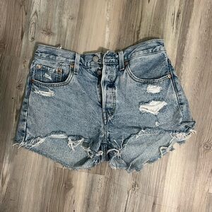 Levi 501 jean shorts size W28